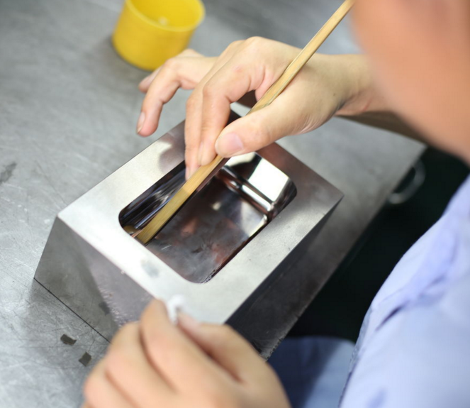 silicone mold polishing