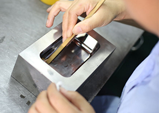 Mold surface polishing process detailed